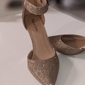 High heel strappy gold shoes woman's size 10